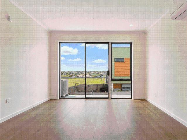 Modern Tri Level Townhouse with Private Ensuites in a Quiet Bundoora Location