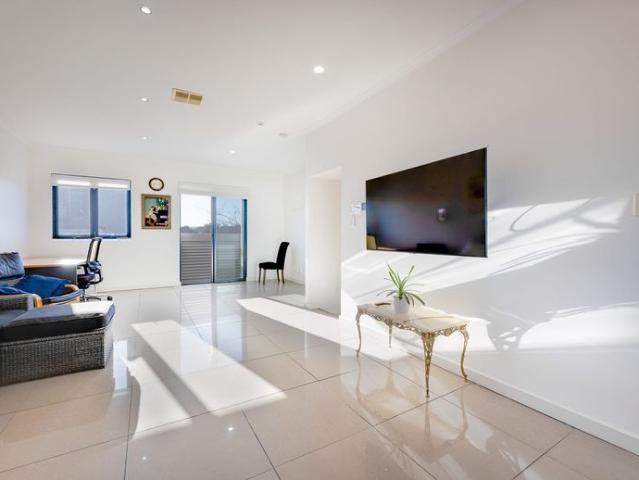 Modern Tri Level Townhouse in Prime North Adelaide Location