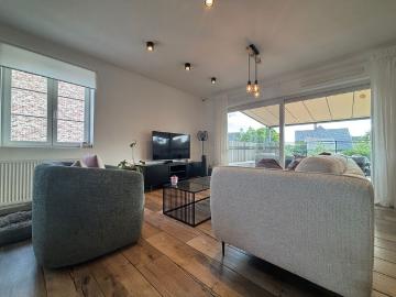 Modern triplex appartement met 3 slaapkamers en garage in Zwalm