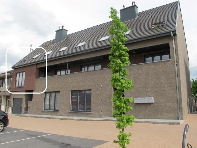 Modern triplex appartement met 3 slpks, terras, kelderberging en autostaanplaats