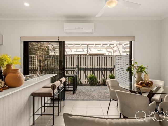 MODERN TURN KEY TOWNHOUSE IN BOUTIQUE COMPLEX