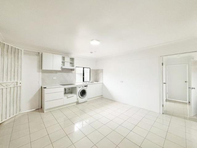 Modern Two Bed Flat in Castle Hill