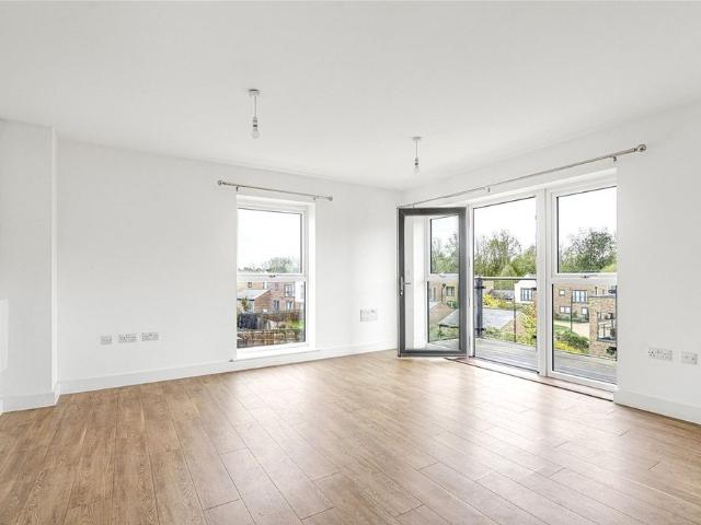 Modern two bedroom and two bathroom upper floor apartment