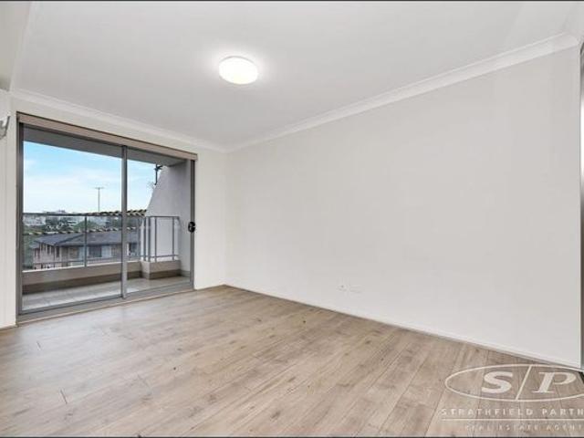 Modern Two bedroom apartment, close to Sydney Uni