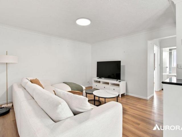 Modern Two Bedroom Apartment Close to Transport