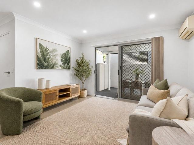 Modern Two Bedroom Apartment in a Convenient Location