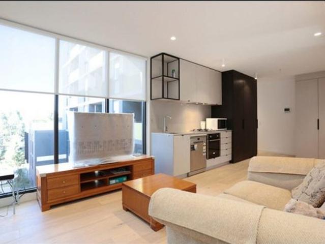 Modern Two Bedroom Apartment in a Convenient Parkville Location