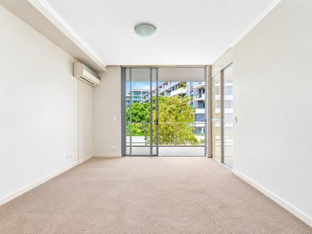 Modern Two Bedroom Apartment in a Convenient Rhodes Location