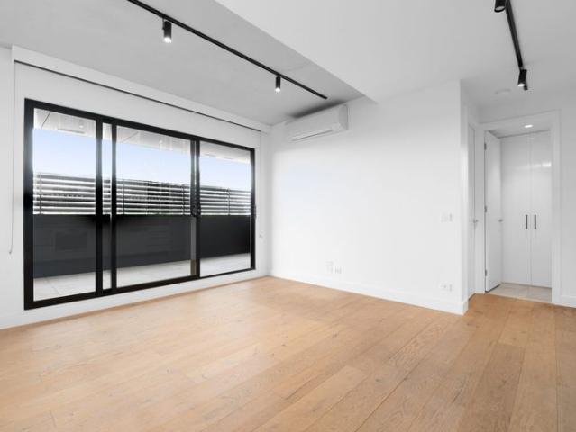 Modern Two Bedroom Apartment in a Prime St Kilda East Location