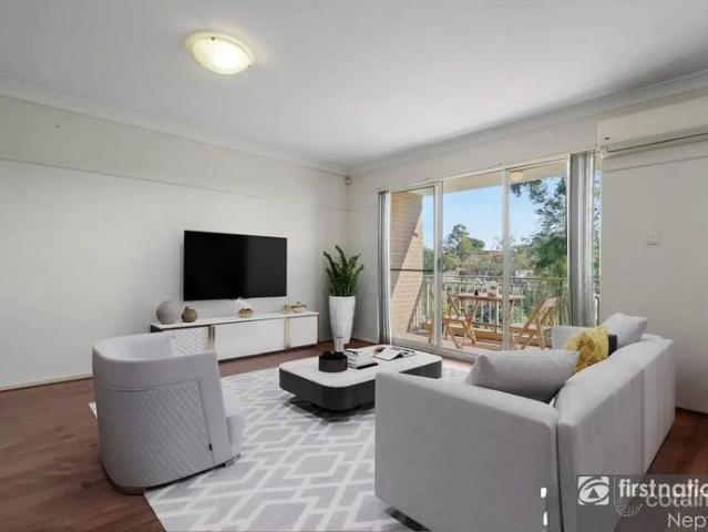 Walk to Pendle Hill Station | Modern Apartment with Two Toilets