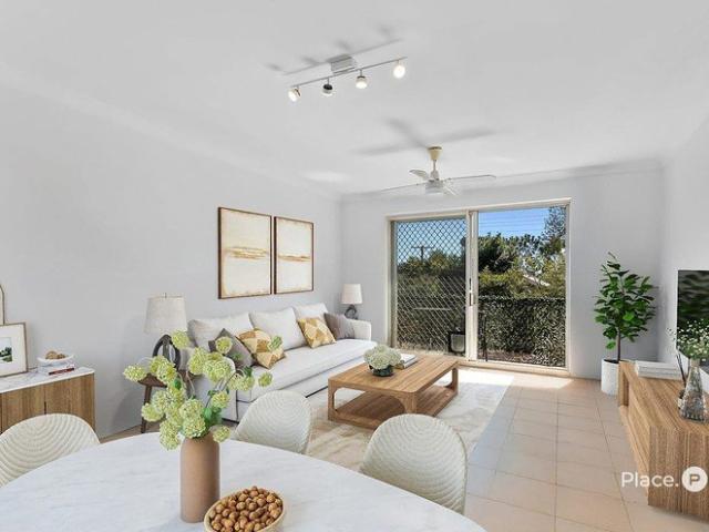Modern Two Bedroom Apartment in Blue Chip Location