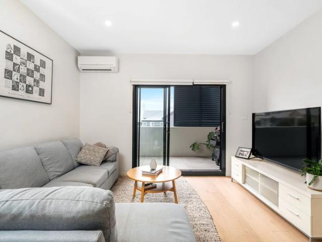 Modern two bedroom apartment in central location