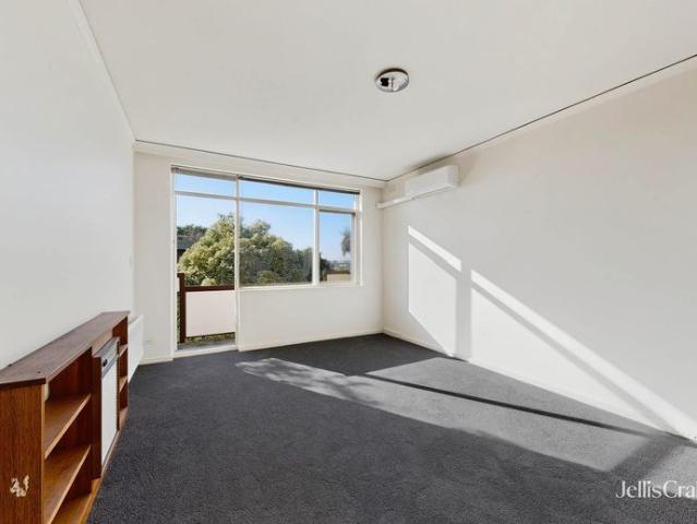 Modern Two Bedroom Apartment in Kew!