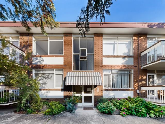 Modern Two Bedroom Apartment in Kew!