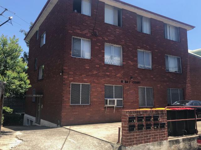 Modern Two Bedroom Apartment in Prime Newtown Location