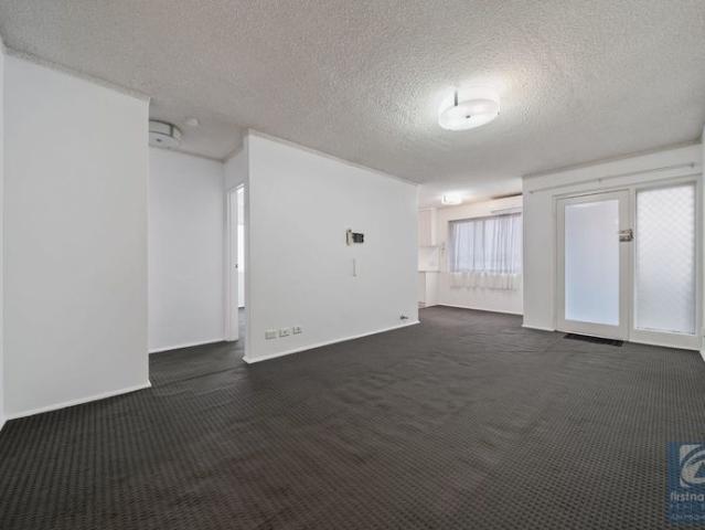 MODERN TWO BEDROOM APARTMENT IN PRIME EASTLAKES LOCATION!