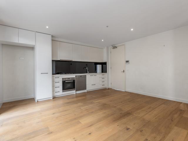 Modern Two Bedroom Apartment in Prime Location