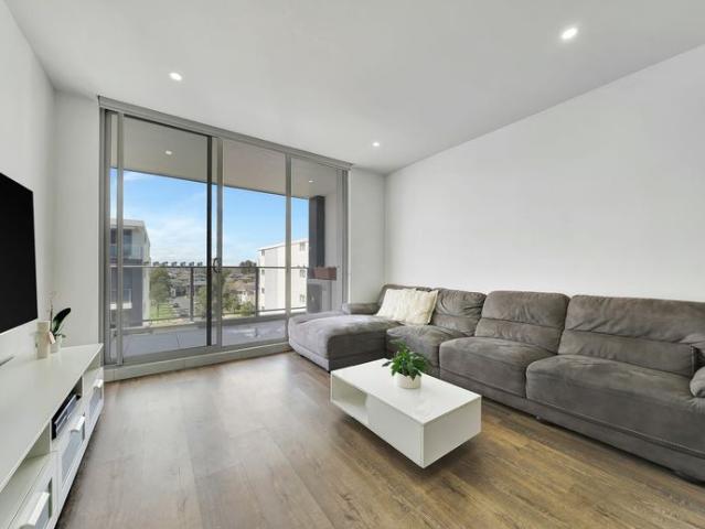 Modern Two Bedroom Apartment in Prime Location