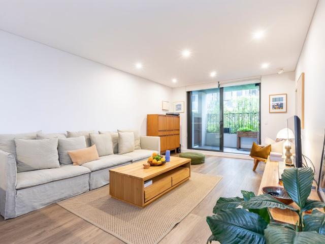 Modern Two Bedroom Apartment in Prime Location