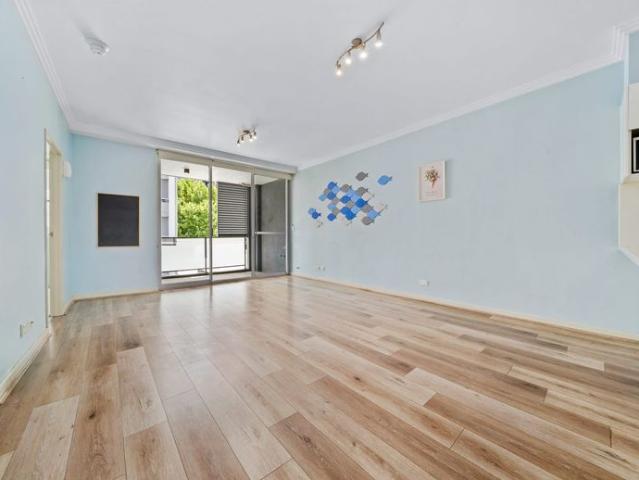 Modern Two Bedroom Apartment in Prime Parramatta Location