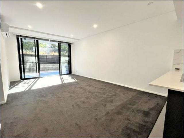 MODERN TWO BEDROOM APARTMENT IN PRIME PENRITH LOCATION