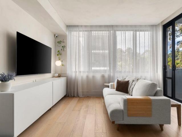 Modern Two Bedroom Apartment in the Heart of Jannali