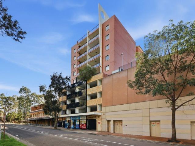 MODERN TWO BEDROOM APARTMENT IN THE HEART OF PARRAMATTA