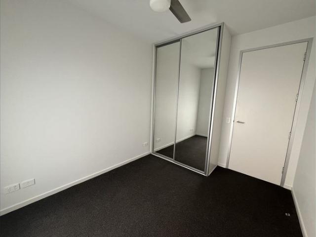 Modern Two Bedroom Apartment in the Heart of Prospect