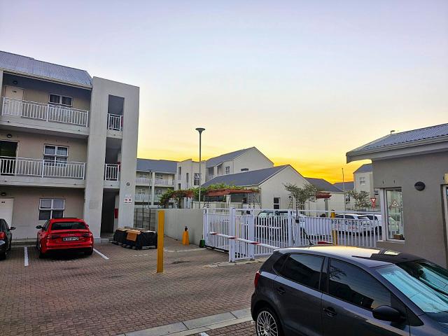 Modern Two Bedroom Apartment to Rent in Papegaaiberg Complex, Haasendal, Kuils River