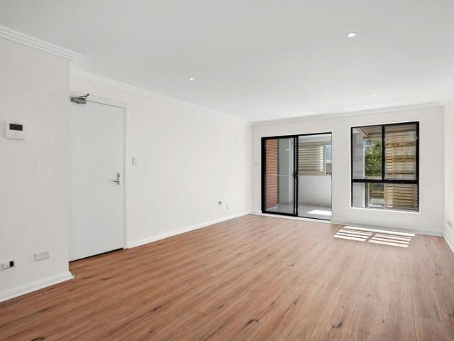 Modern Two Bedroom Apartment with Entertainer's Terrace in Prime Narrabeen Location