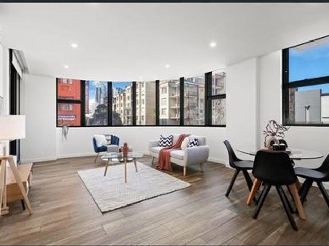 Modern Two Bedroom Apartment with Study in the Heart of Ultimo