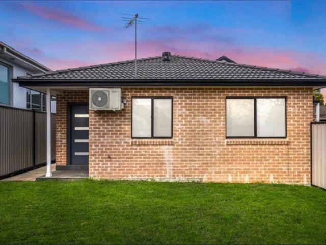 Modern Two Bedroom Granny Flat in the Heart of Mount Druitt | Water Usage Included!