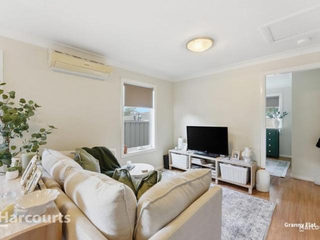 Modern Two Bedroom Granny Flat with Private Courtyard.