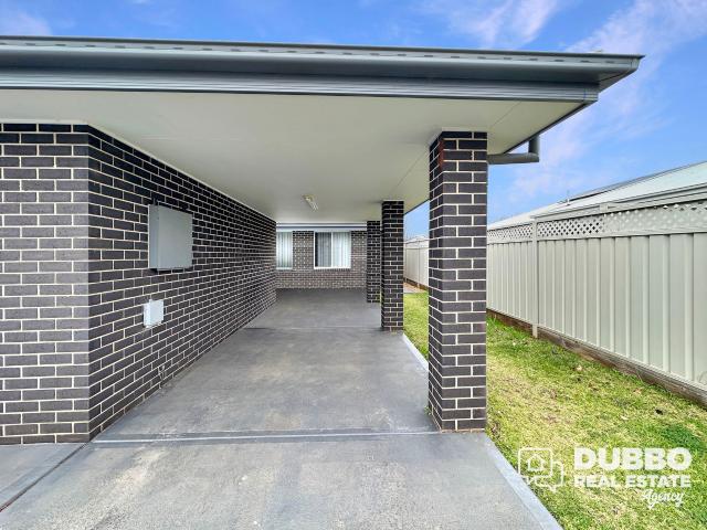 MODERN TWO BEDROOM DUPLEX IN WEST