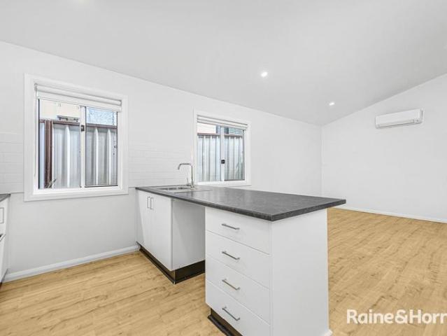 Modern Two Bedroom Flat with Private, Fully Fenced Yard
