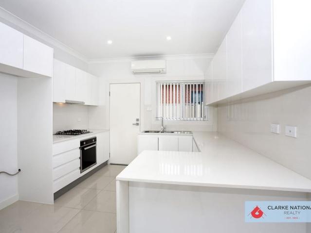 MODERN TWO BEDROOM FLAT WITH PRIVATE OUTDOOR SPACE