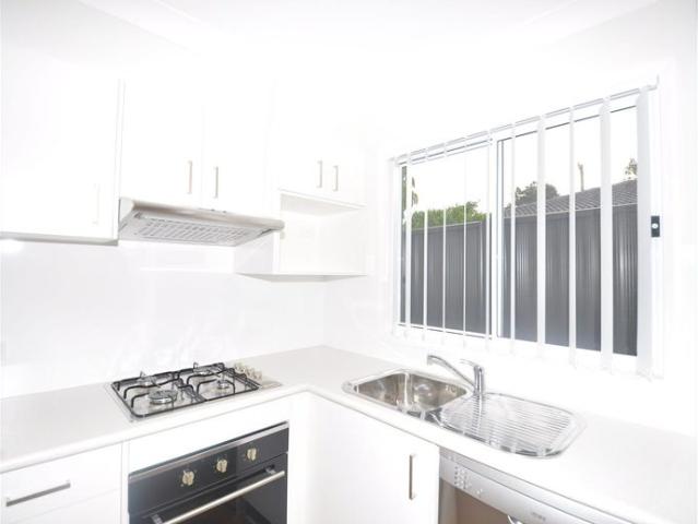 Modern Two Bedroom Flat with Private Yard