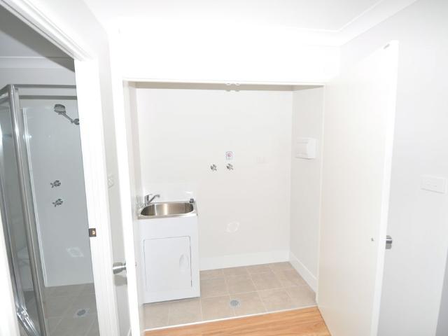 Modern Two Bedroom Flat with Private Yard