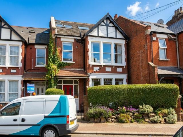 Modern two bedroom flat in Cricklewood