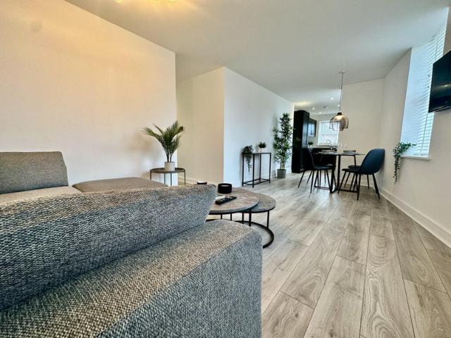 Modern Two Bedroom Flat in Heart of Heaton