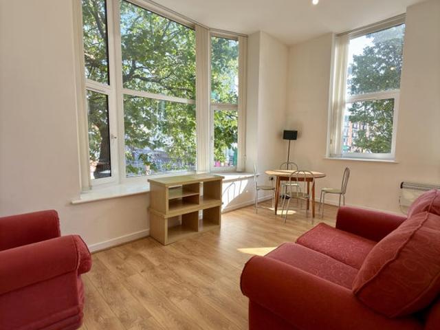 Modern Two Bedroom Flat in Liverpool