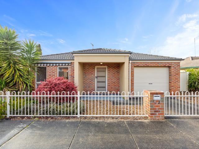 Modern Two Bedroom Home with Private Outdoor Entertaining