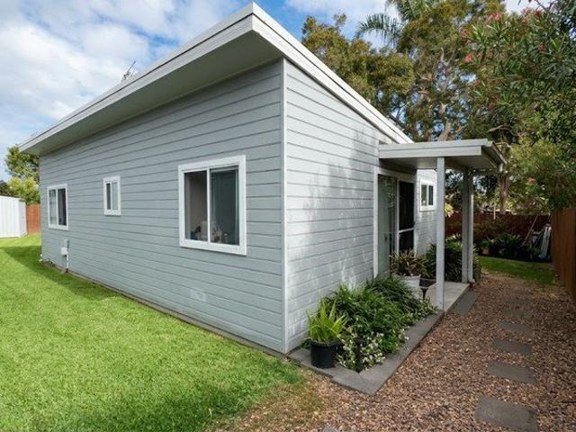 Modern Two Bedroom Home in Forresters Beach!