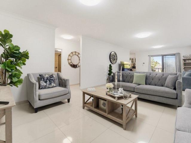 Modern Two Bedroom Home Spacious & Convenient