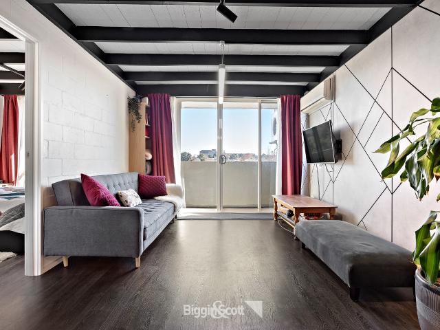 MODERN TWO BEDROOM IN DESIRABLE LOCATION WITH WATER USAGE INCLUDED