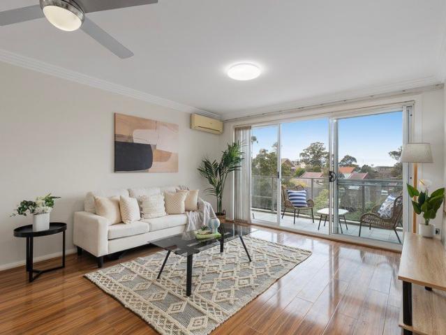 Modern two bedroom Penthouse with open views