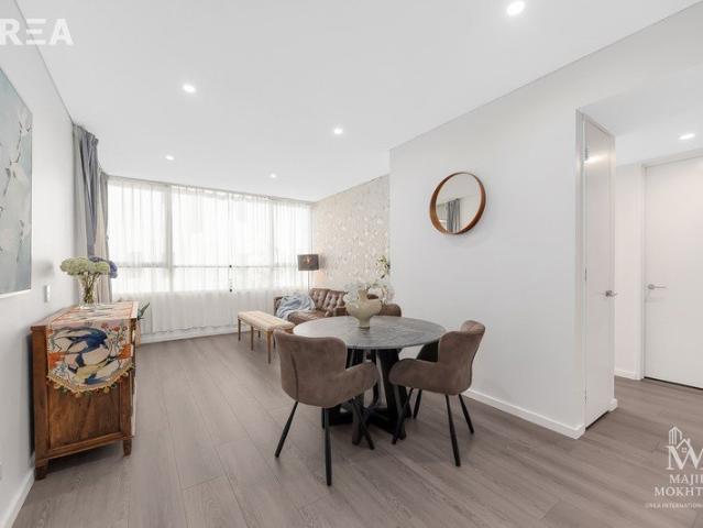Modern Two Bedroom Plus Study Residence Offering Refined Inner City Living