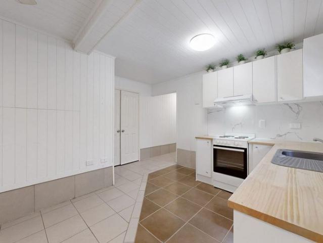 Modern Two Bedroom Residence in a Convenient Greenslopes Location