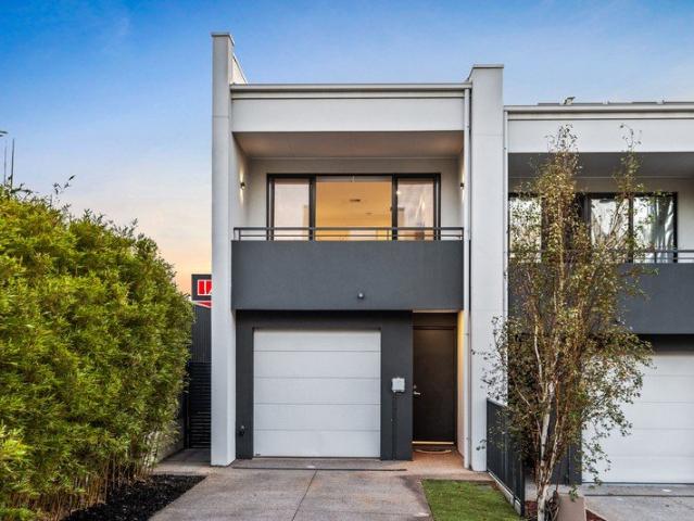 Modern Two Bedroom Townhouse in a Convenient Marden Location