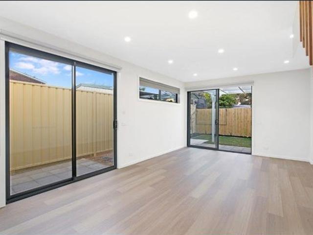 Modern Two Bedroom Townhouse in a Fantastic Location